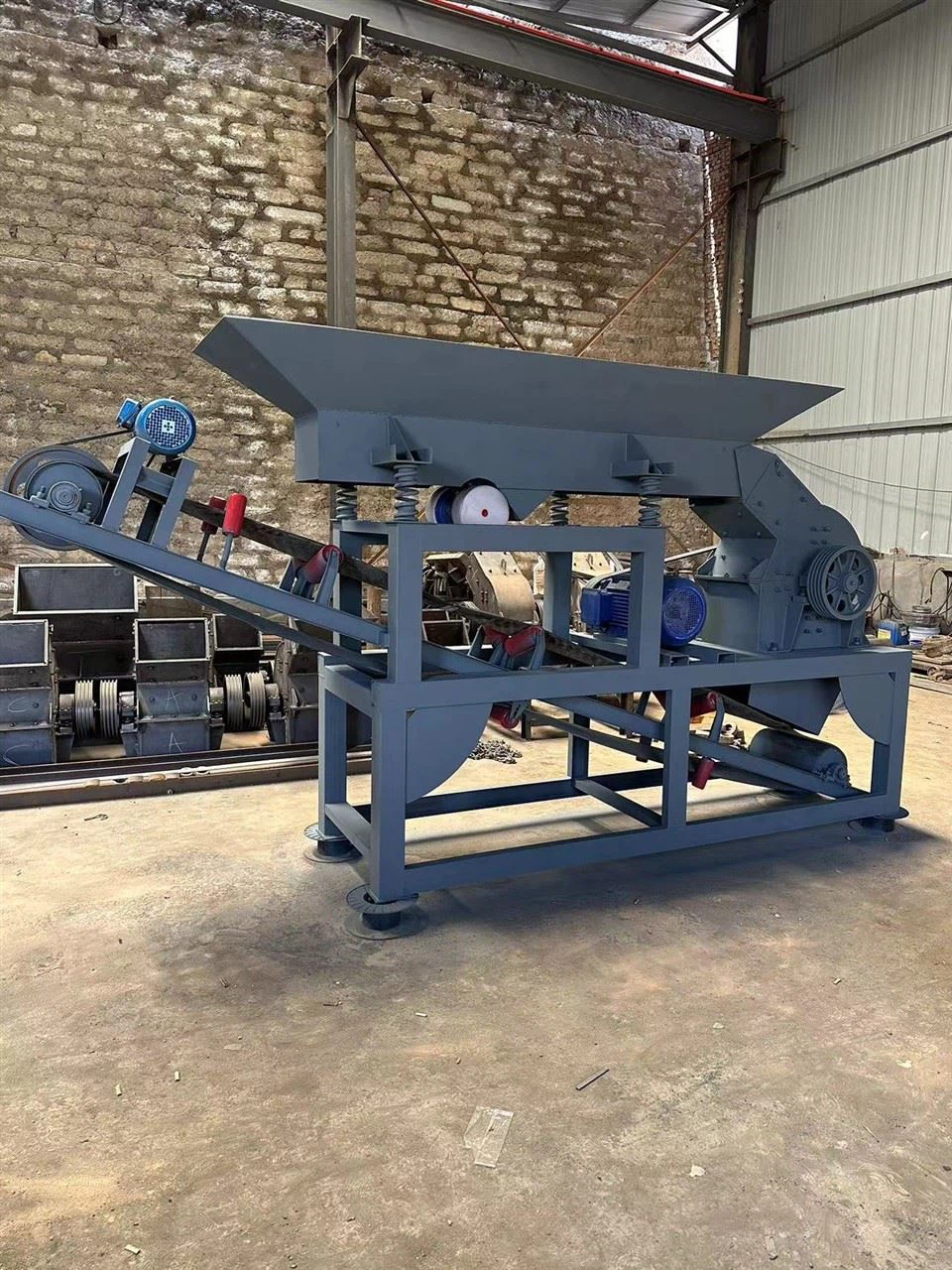 Sandproduktionsfabrik, die Bauschutt und Kalkstein für pulverisierten Sand zerkleinert, der als Bausand geeignet ist